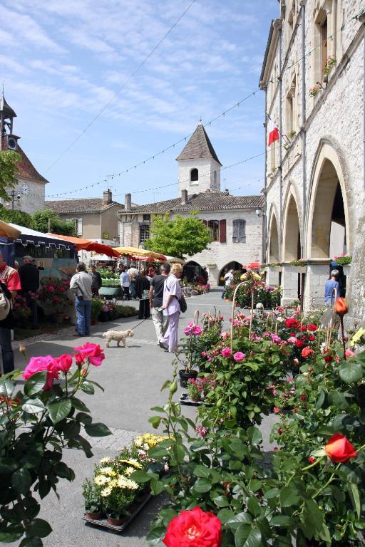 Le Beffroi Aparthotel Tournon-dʼAgenais Exterior foto
